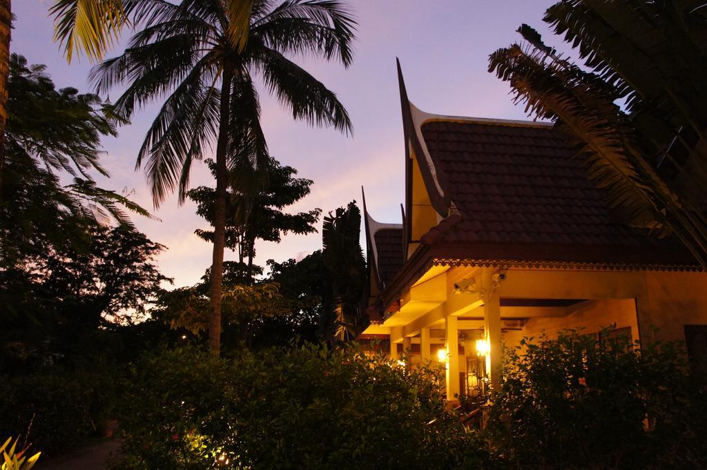 Palm Village Rawai Exterior photo