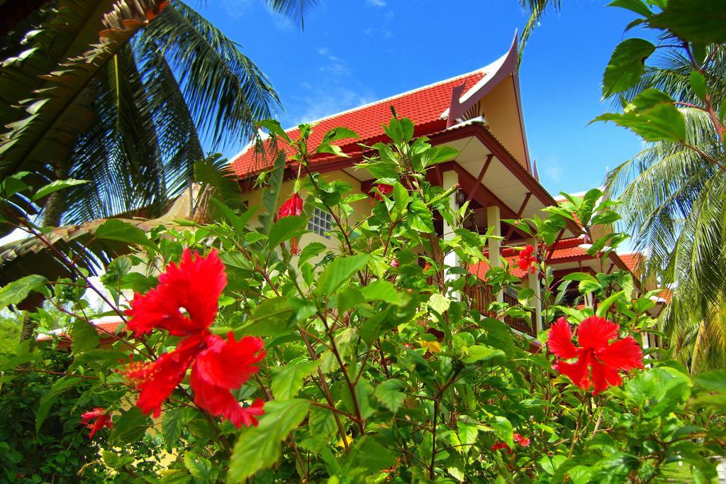 Palm Village Rawai Exterior photo