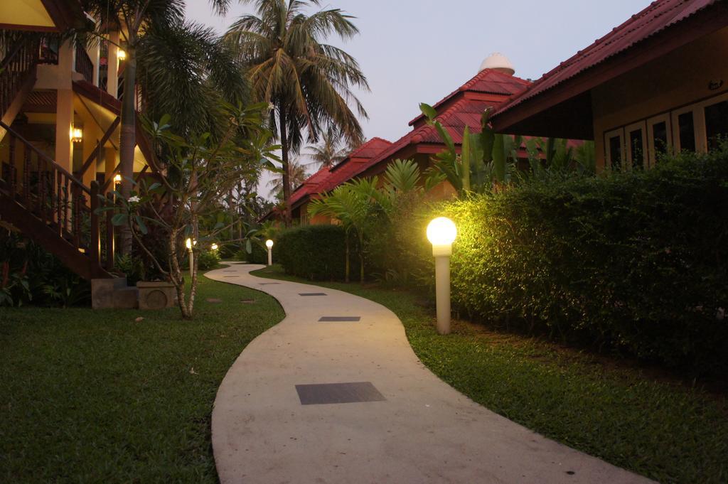 Palm Village Rawai Exterior photo