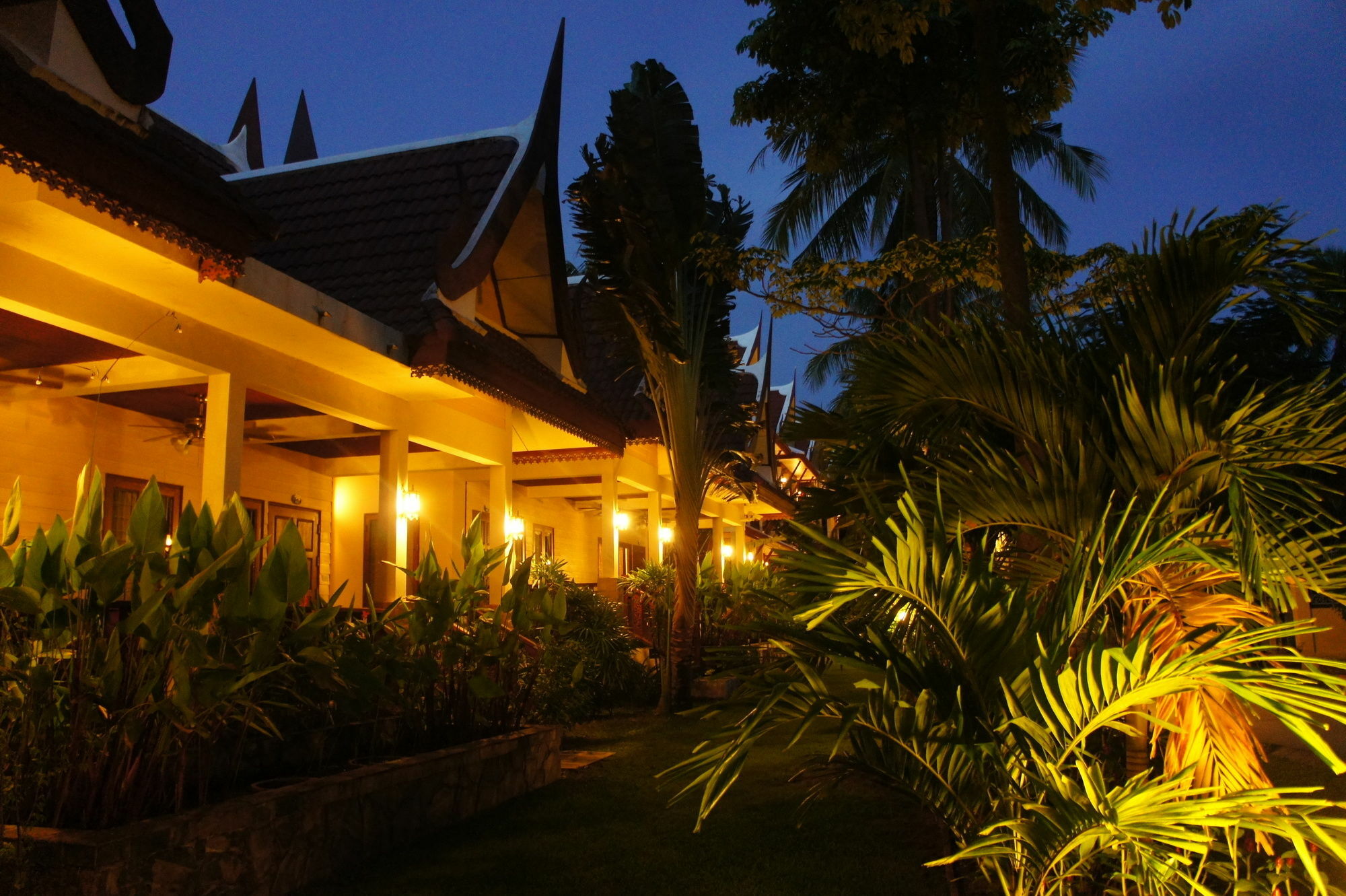 Palm Village Rawai Exterior photo