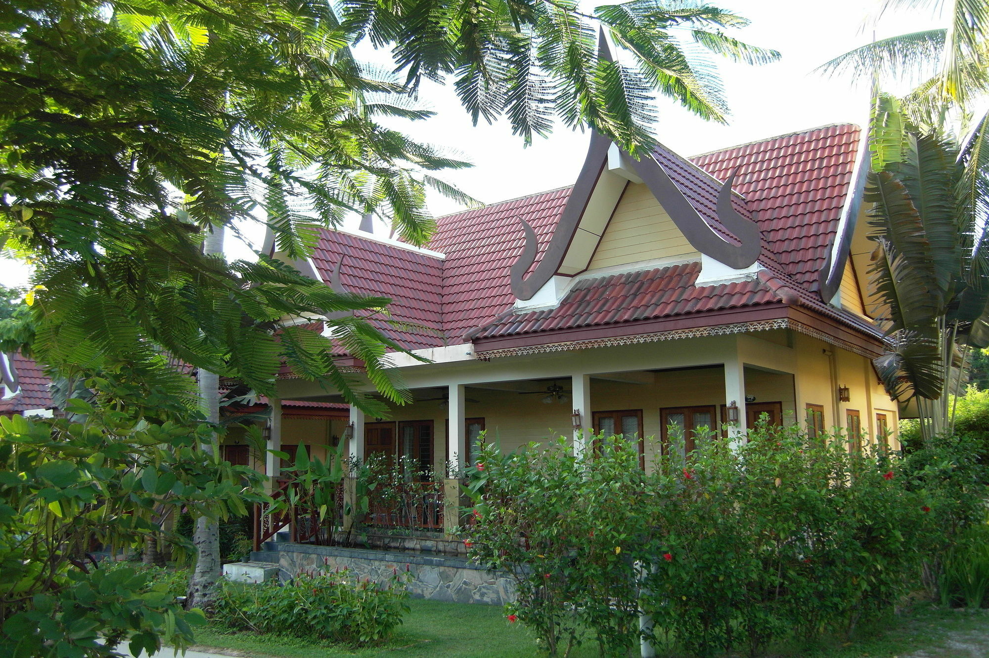Palm Village Rawai Exterior photo